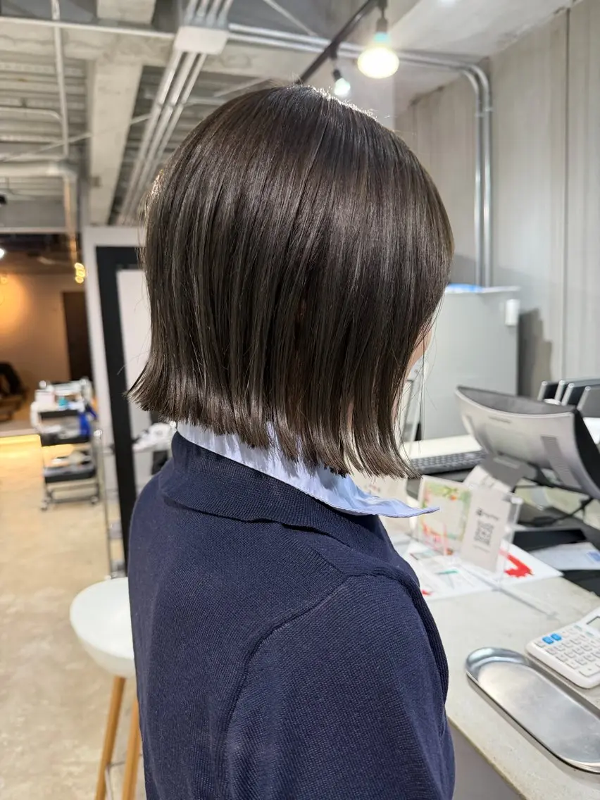 ショート カラー ブリーチ ダブルカラー グレージュ ブリーチなしカラー オリーブグレージュ ヘアカラー ヨシオカ マオのヘアスタイル