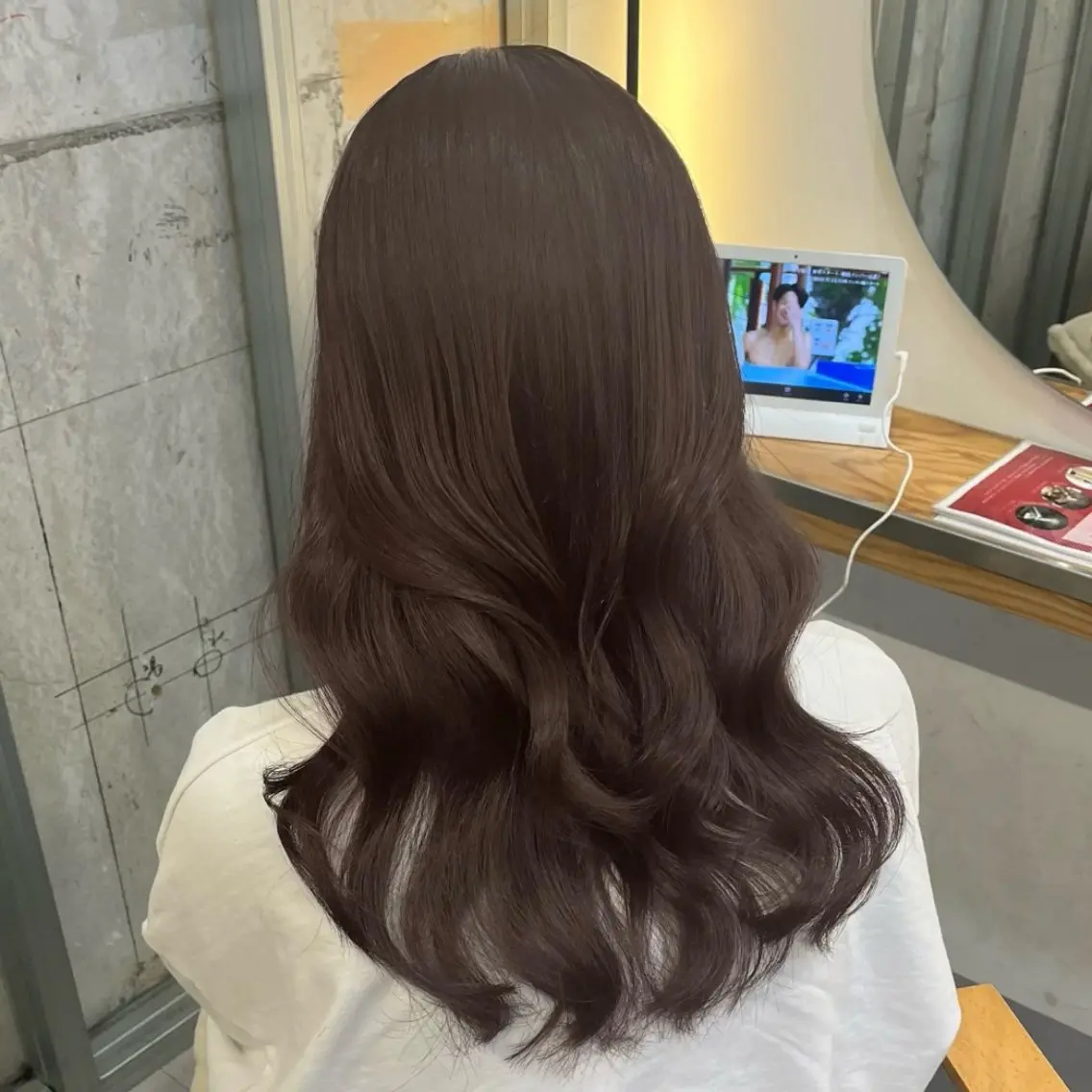 ミディアム カラー パーマ アッシュ アッシュグレー アッシュグレージュ ベージュカラー 黒髪 ヘアカラー トリートメント akira｜ 透明感ベージュ｜梅田のヘアスタイル