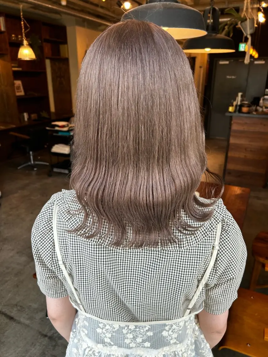 ミディアム カラー グレージュ ミルクティーグレージュ ピンクカラー ヘアカラー the BRIDGE 加藤みのりのヘアスタイル