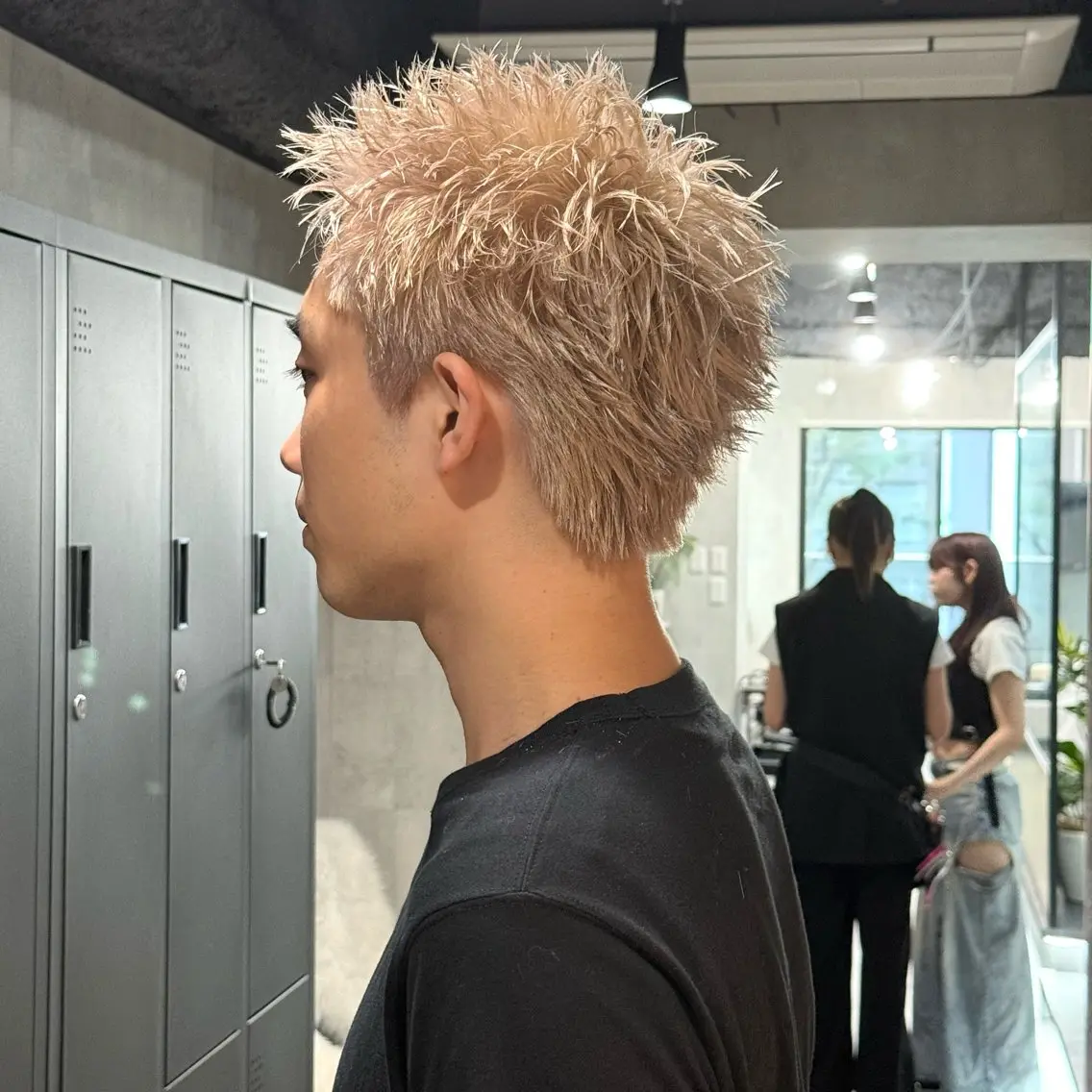ショート カラー メンズ メンズブリーチ ベージュカラー ブリーチ カット ヘアカラー トリートメント スパイキーショート/ 短髪/渋谷/kiyoのヘアスタイル
