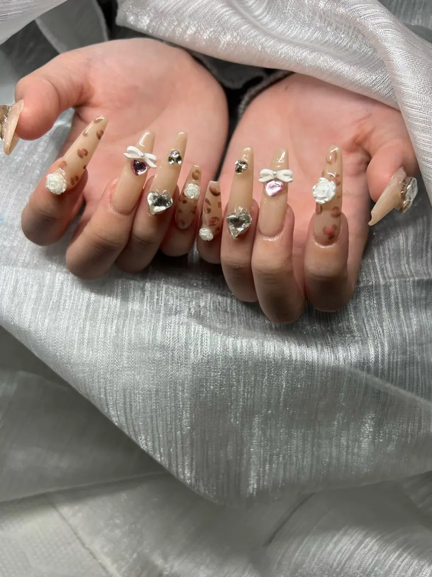 ネイル オーロラネイル チークネイル 長さ出し フットネイル フレンチネイル Lee Nails チップ長さだし専門店のネイルデザイン