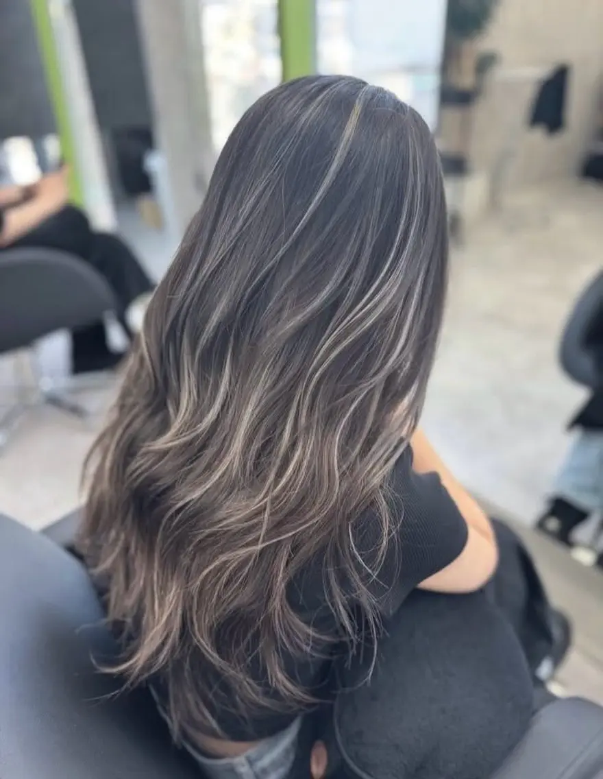 ロング 外国人風カラー ハイライト ヘアカラー 蓮 華のヘアスタイル