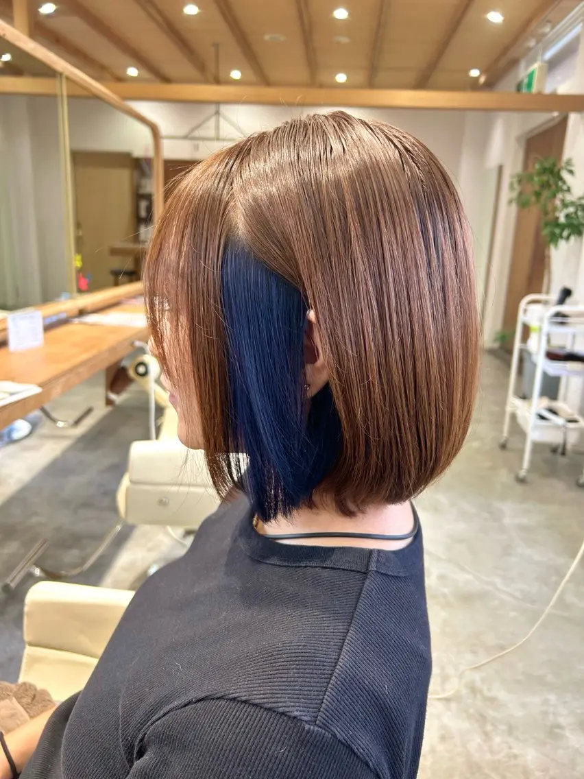 ショート カラー ブリーチ ブルーカラー デザインカラー イヤリングカラー ネイビーカラー カット ヘアカラー 佐藤 悠生 メンズパーマ.カットのヘアスタイル