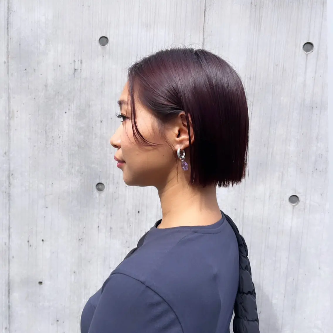 ショート カラー ブラウンカラー カシス レッドカラー レッドブラウン ボブ カット ヘアカラー トリートメント ヘッドスパ ヘアセット カジュアルを女っぽく 𝗮𝘆𝗮𝗰𝗼のヘアスタイル