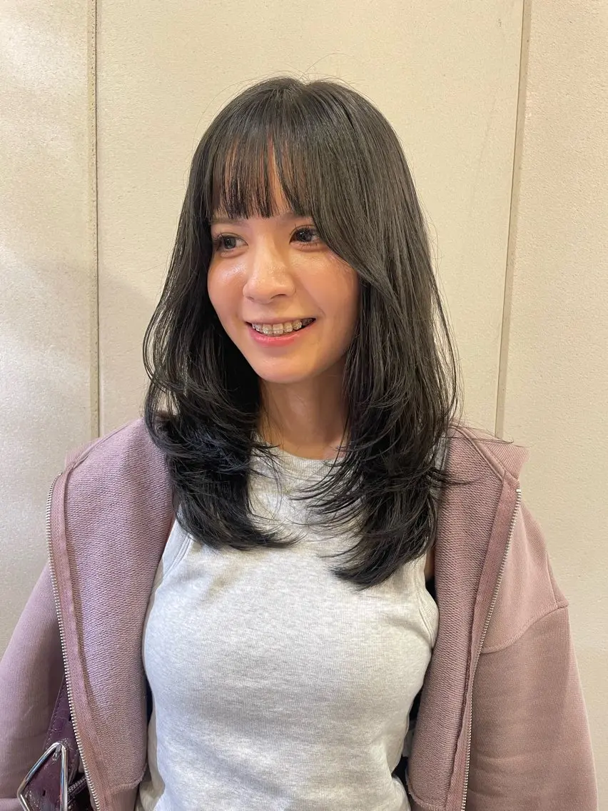 ロング カラー ダークグレー ダークグレージュ グレージュ カット ヘアカラー トリートメント 狩野 羅夢のヘアスタイル