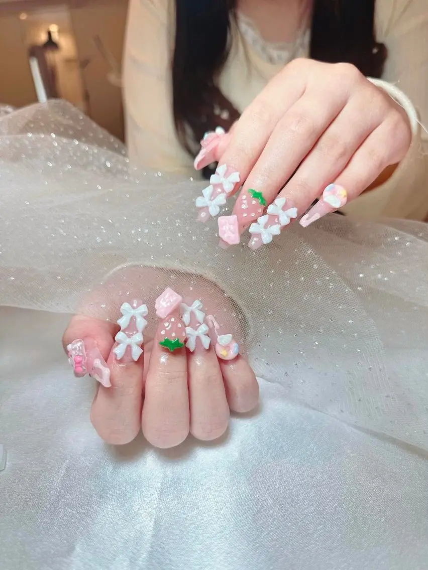 ネイル アートネイル ジェルネイル 韓国ネイル ニュアンスネイル ワンカラーネイル ハンドネイル Queen Nail Salonのネイルデザイン