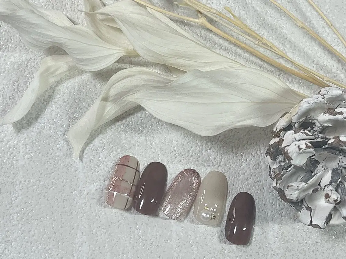 ネイル オーロラネイル フットネイル フレンチネイル ジェルネイル マグネットネイル ハンドネイル kiki nail &brow二子玉川のネイルデザイン