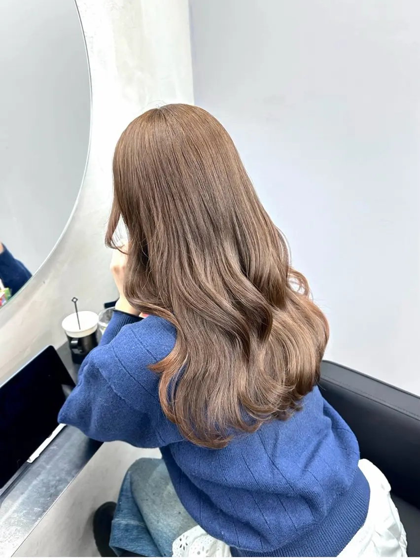 ロング カラー ヘアアレンジ アッシュ ベージュカラー ブリーチ 透明感カラー ダブルカラー カット ヘアカラー トリートメント 新宿⌇韓国風ヘア ⌇透明感カラーのヘアスタイル