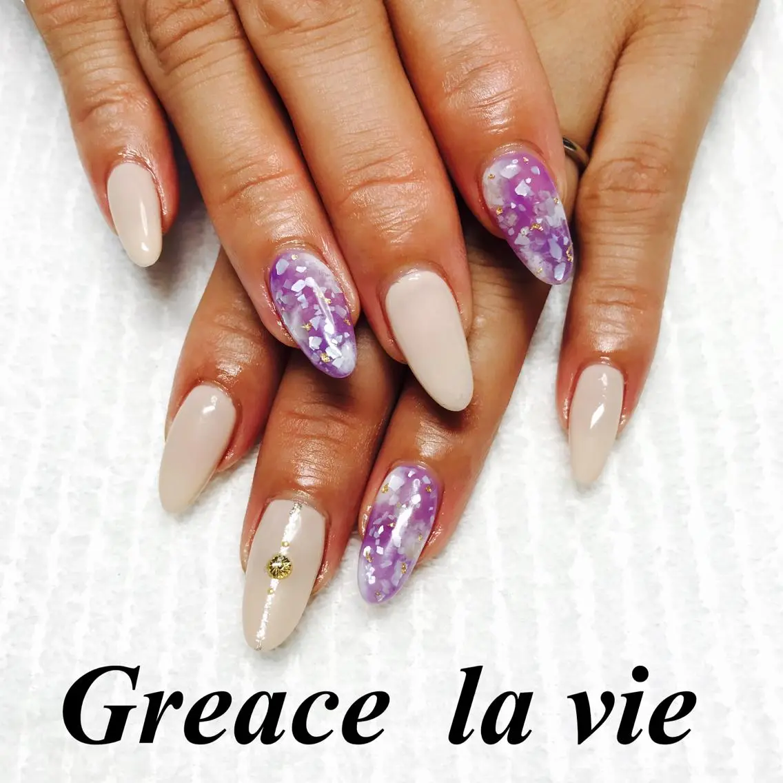 ロング カラー パーマ ヘアアレンジ キッズ ネイル マツエク・マツパ パープルカラー ニュアンスネイル パープル ニュアンスパーマ Greace  la vieのネイルデザイン