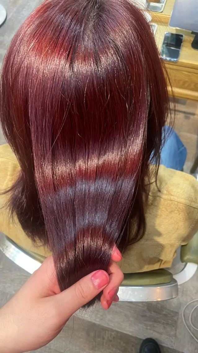 ミディアム カラー ブリーチ ブリーチなしカラー レッドカラー ヘアカラー 飯田 雷晟のヘアスタイル