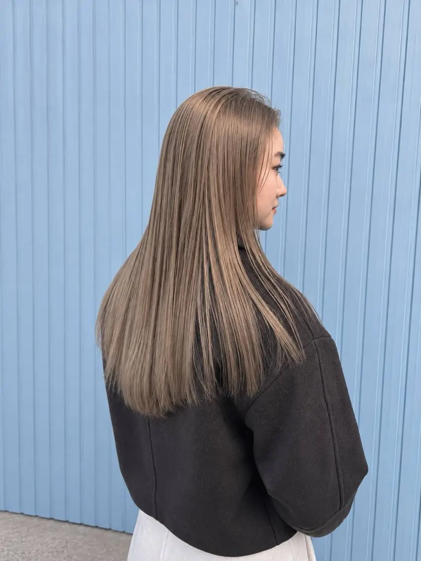 ロング カラー ヘアカラー トリートメント 《髪質改善 UN BLEACH》のヘアスタイル