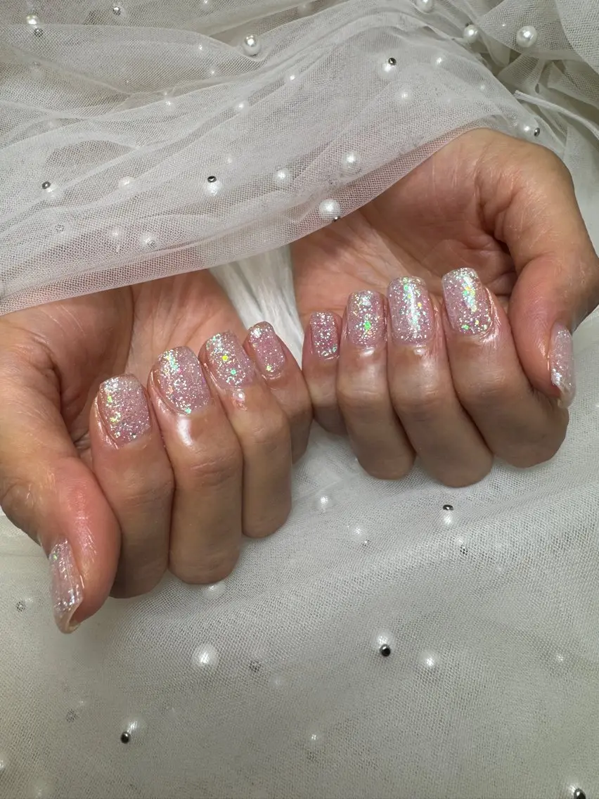 ネイル フットネイル フレンチネイル ガラスフレンチ キラキラネイル 韓国ネイル ハンドネイル Queeens nailのネイルデザイン