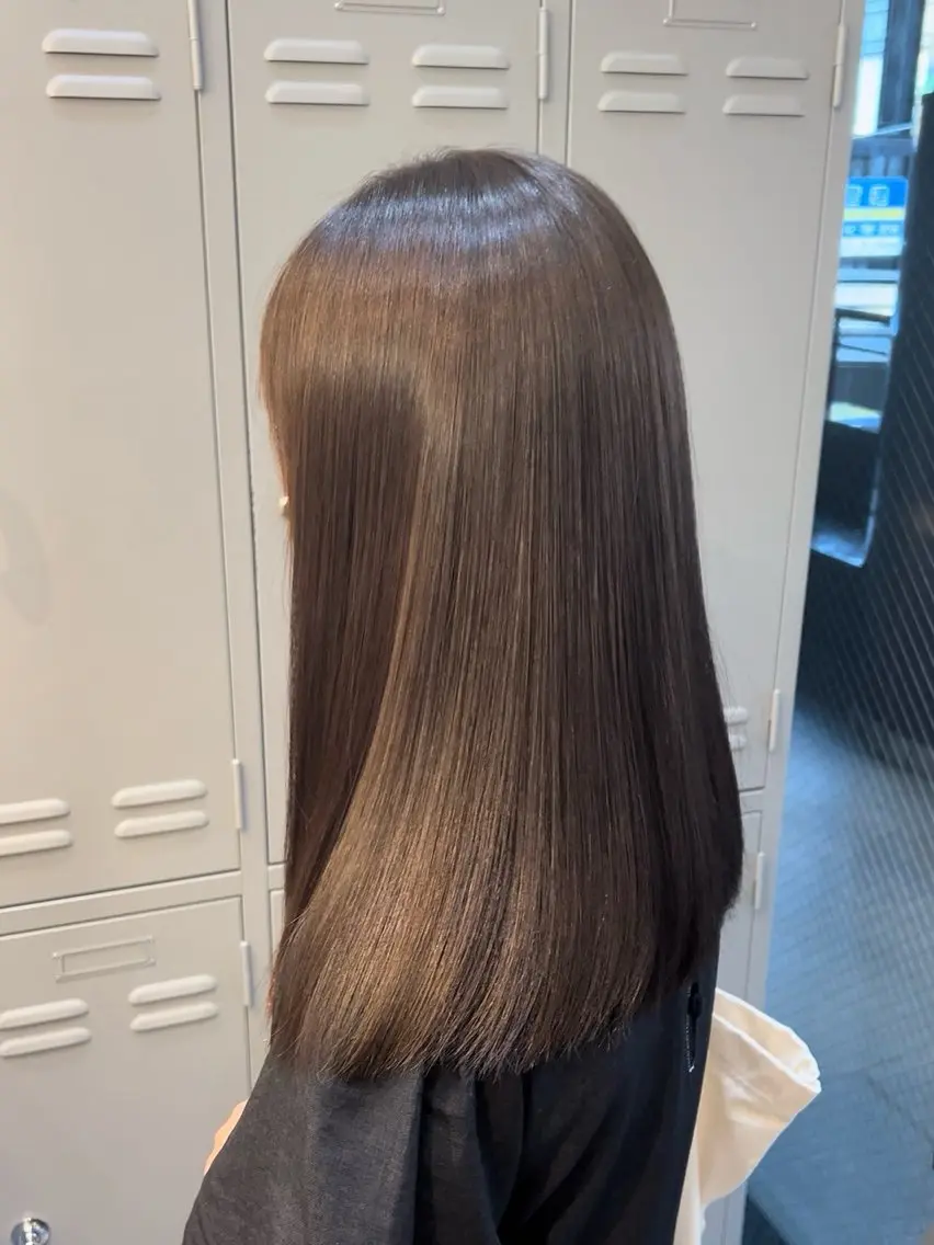 セミロング カラー 髪質改善✨️レイヤー クボタリョウのヘアスタイル