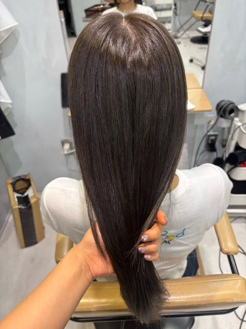 ロング ヘアカラー 油井 緋織のヘアスタイル