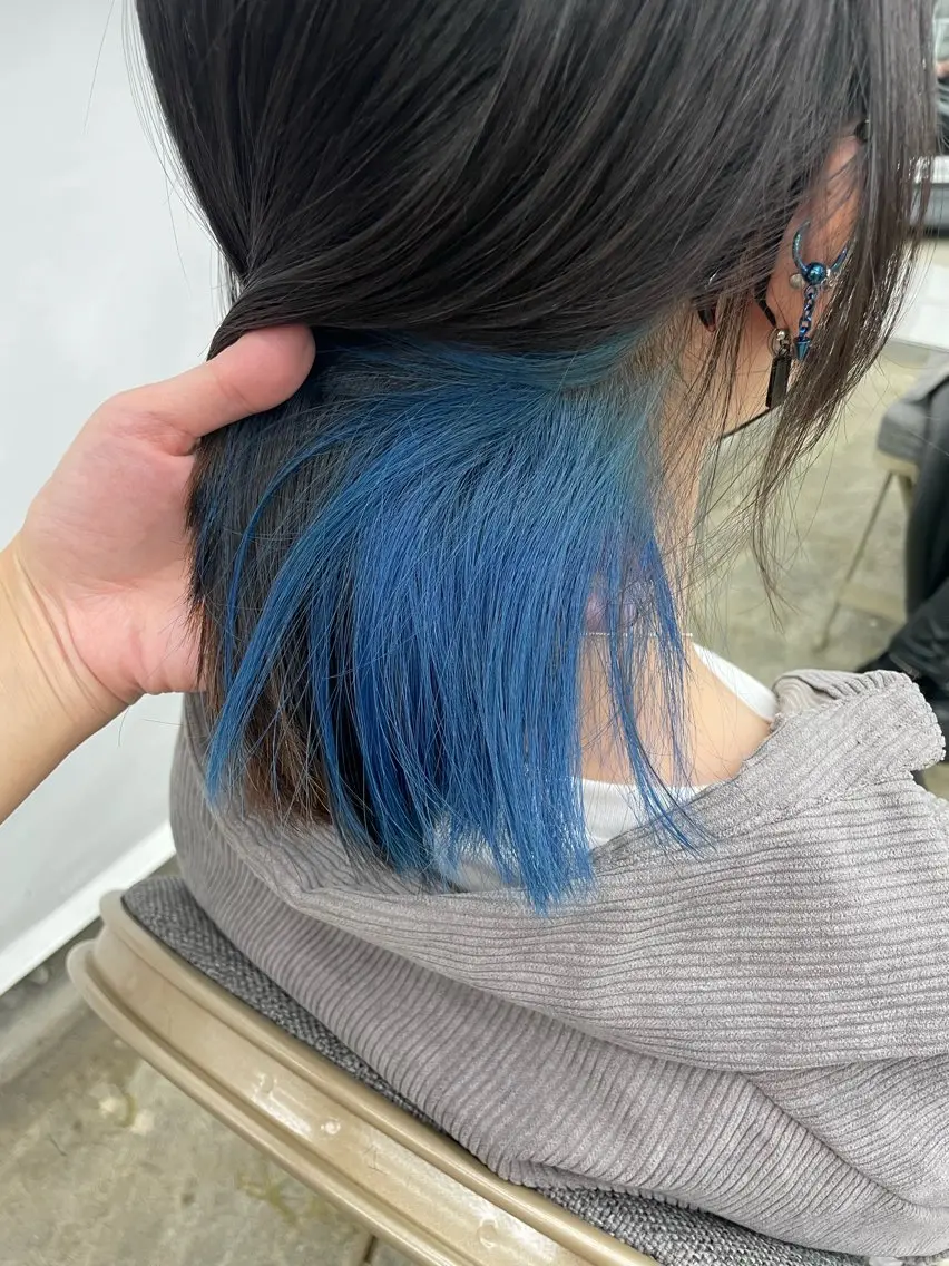 セミロング カラー インナーカラー 推し ブリーチ  髪質改善のヘアスタイル