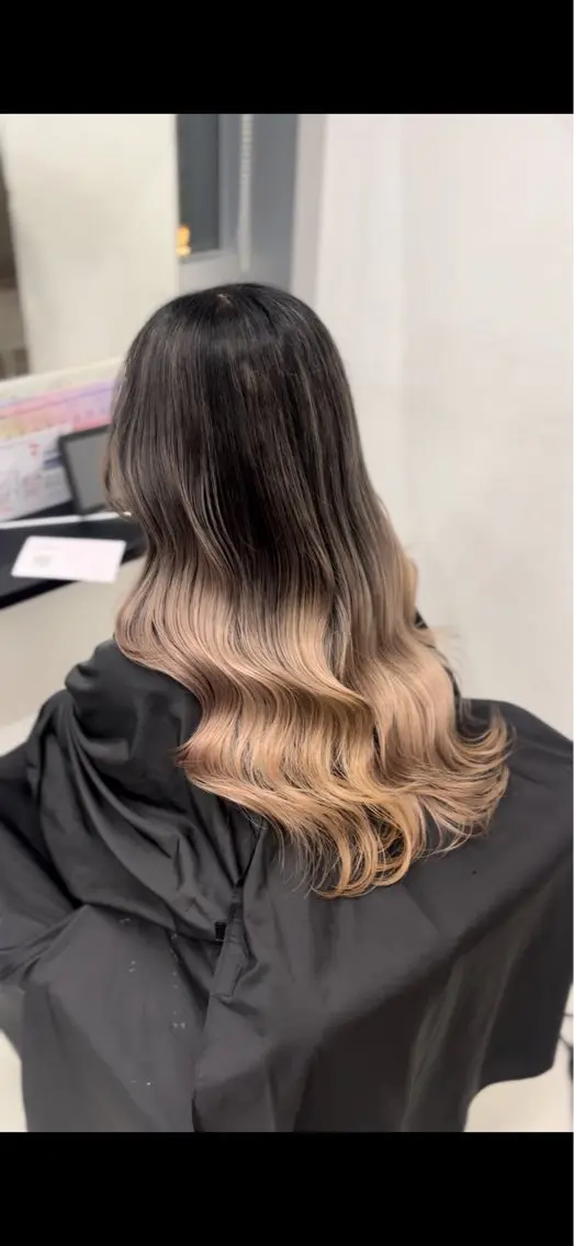 ロング ハイライト レイヤーカット ヘアカラー トリートメント ⚜️バレイヤージュの 小池柚葉⚜️のヘアスタイル