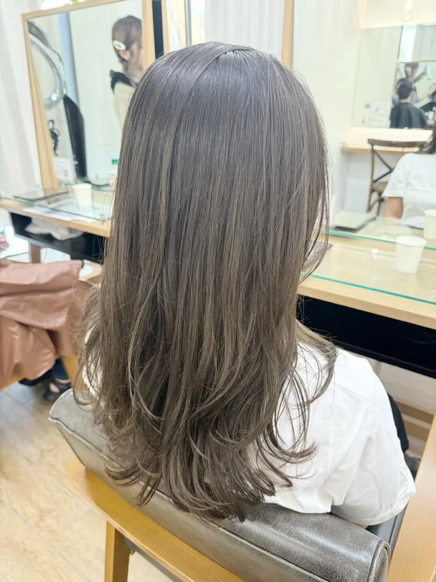 ロング カラー ブリーチ 透明感カラー グラデーションカラー グレージュ ハイトーンカラー パーマ/ハイライト 💙鶴岡 愛💙のヘアスタイル