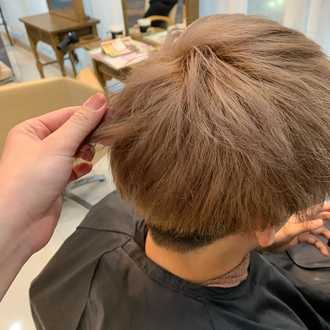 カラー ブリーチ 天野 利咲のヘアスタイル