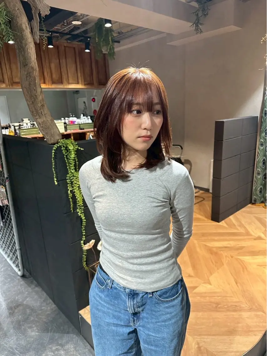 セミロング カラー アディクシーカラー ベージュカラー ブリーチ ケアブリーチ 透明感カラー カット ヘアカラー トリートメント ravens デザインカラーのヘアスタイル