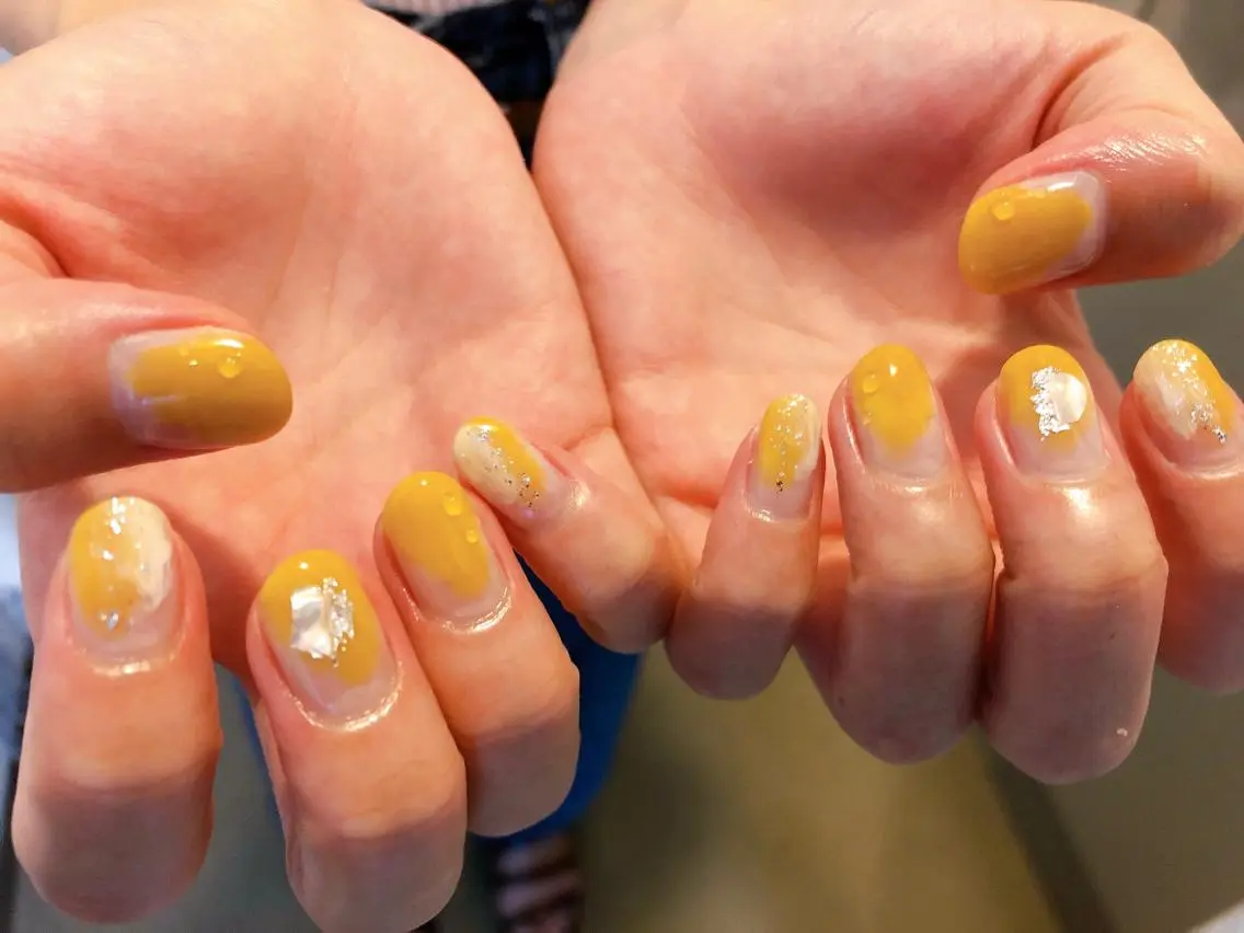 ネイル 黄色 ハンドネイル mogunail &blowのネイルデザイン