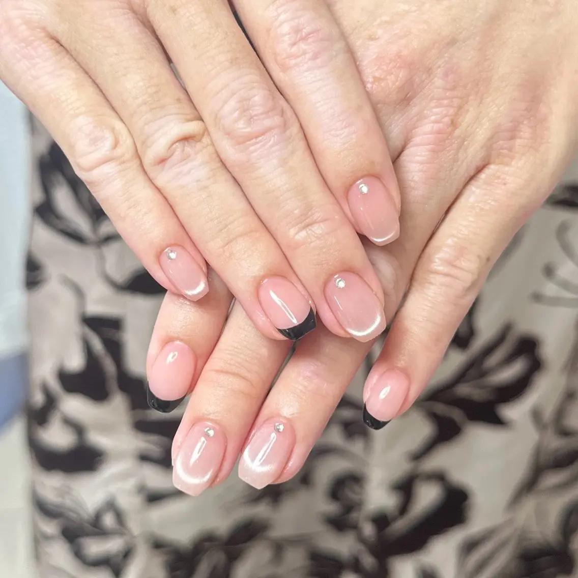 ネイル アートネイル オーロラネイル チークネイル フレンチネイル ガラスフレンチ 🎀YooLi Nail salonのネイルデザイン