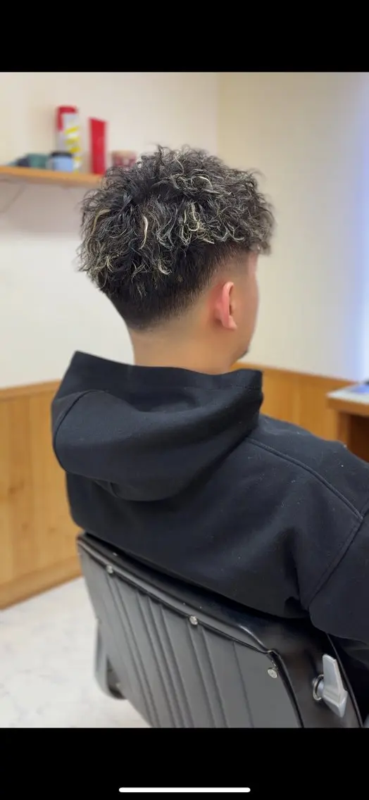メンズ フェードカット ツーブロック 刈り上げ カット TAIYO帯広/ メンズパーマ/波巻きのヘアスタイル