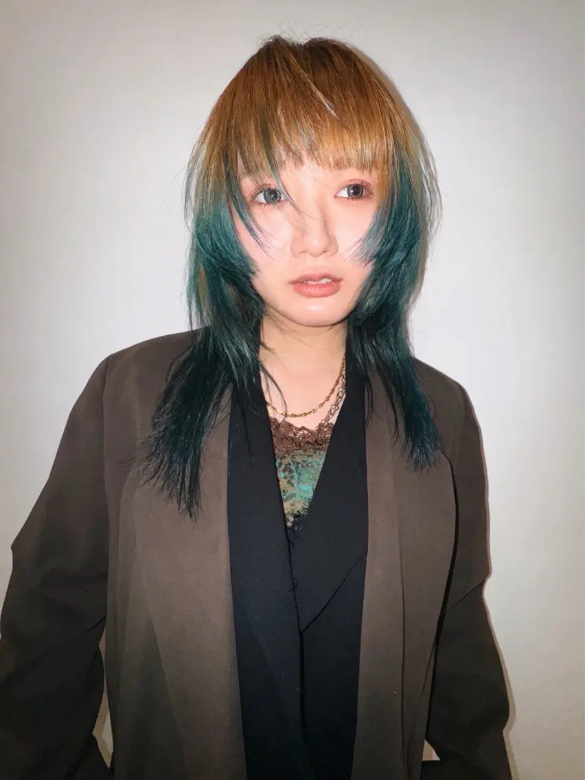 セミロング カラー セミロングパーマ ブリーチ ケアブリーチ デザインカラー ダブルカラー ヘアカラー トリートメント スパイラルパーマ/デ ザインカット/アミのヘアスタイル
