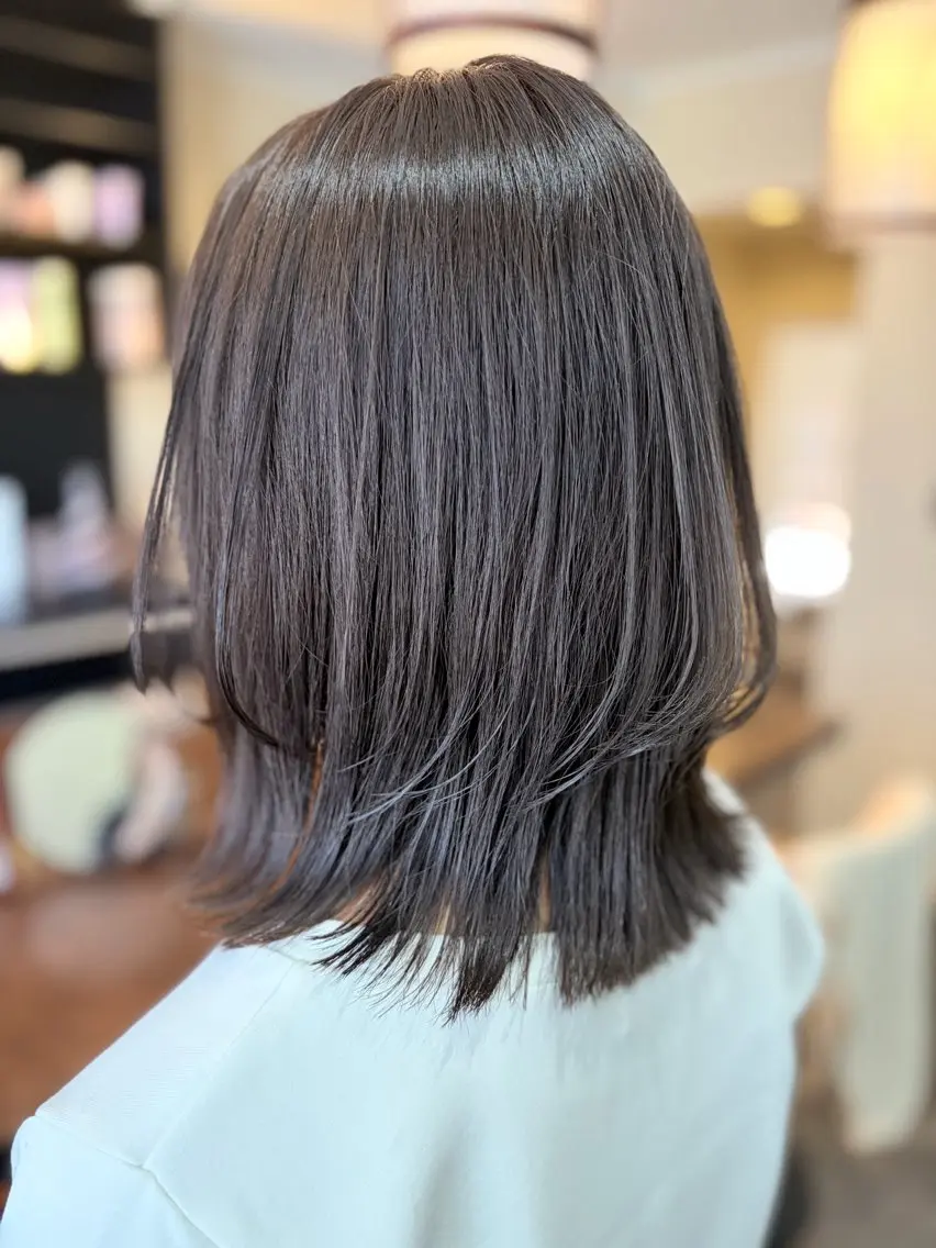 ミディアム ボブ くびれヘア 外ハネヘア カット ヘアカラー トリートメント 朝楽スタイル🌼 千晶のヘアスタイル