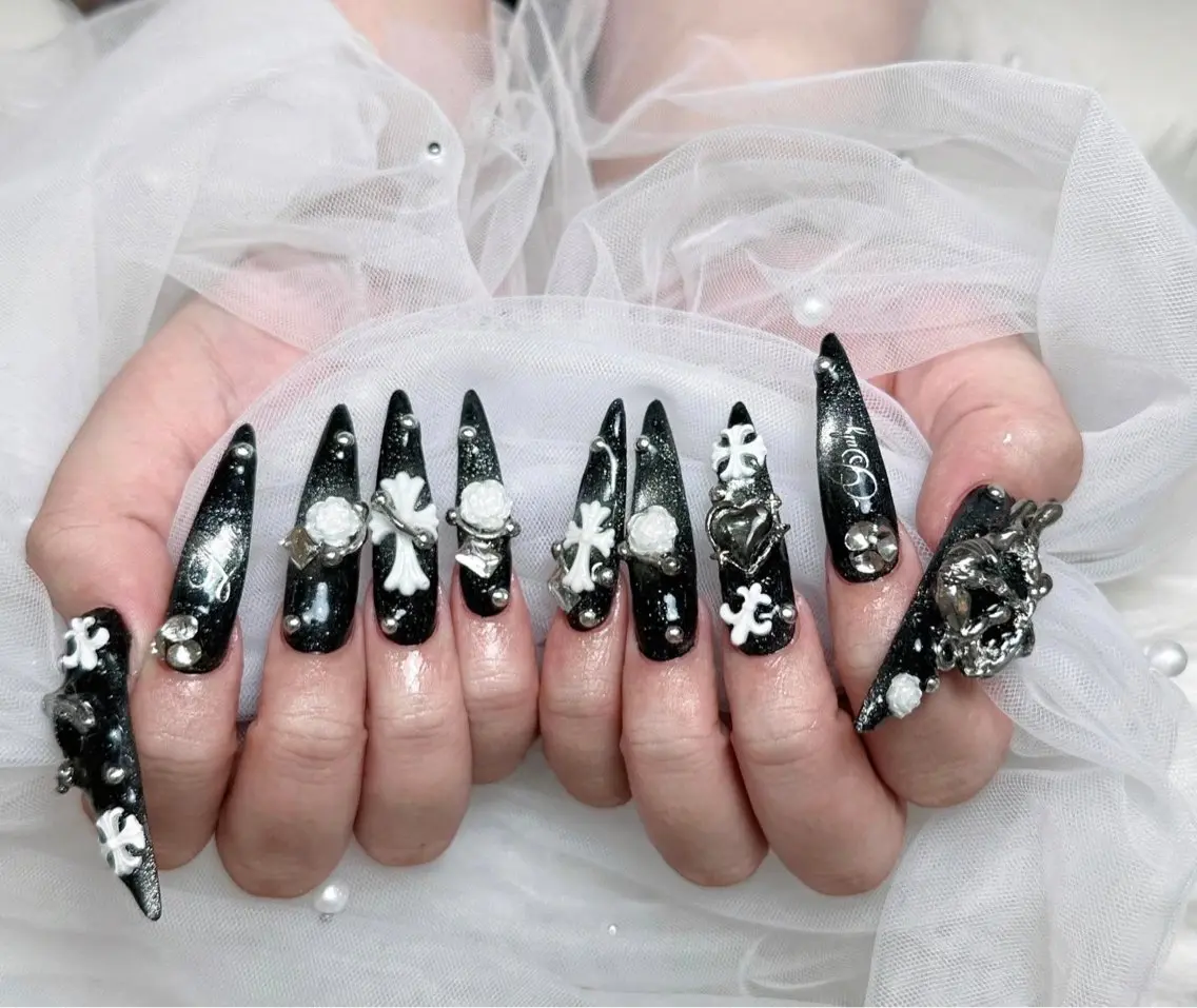 ネイル チークネイル ドット フットネイル フレンチネイル グラデーション ハンドネイル ハンドケア Nihonthy Nail 新宿のネイルデザイン