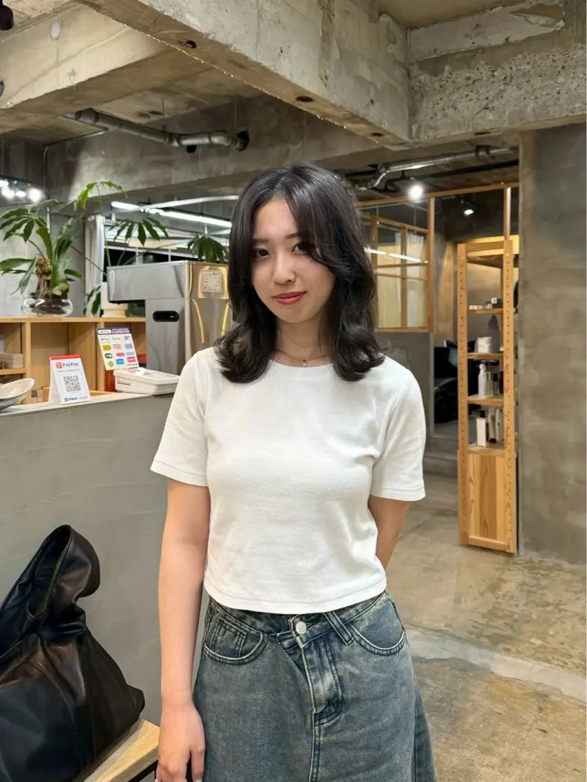 ミディアム カラー ヘアカラー 新屋 有希乃のヘアスタイル