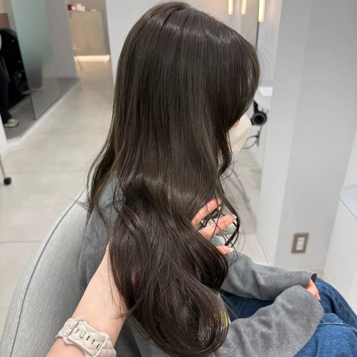ロング カラー ブリーチ ダブルカラー グレージュ ブリーチなしカラー オリーブグレージュ 澤 佑華 🎀 透明感カラーのヘアスタイル