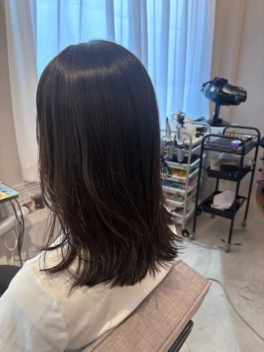 ミディアム カラー カット ヘアカラー 真鍋 月音のヘアスタイル