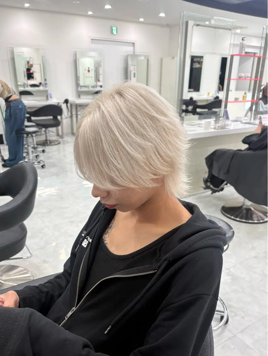 カラー メンズ メンズハイトーン ハイトーンカラー ヘアカラー 韓国メンズヘア 🪽maika🪽のヘアスタイル