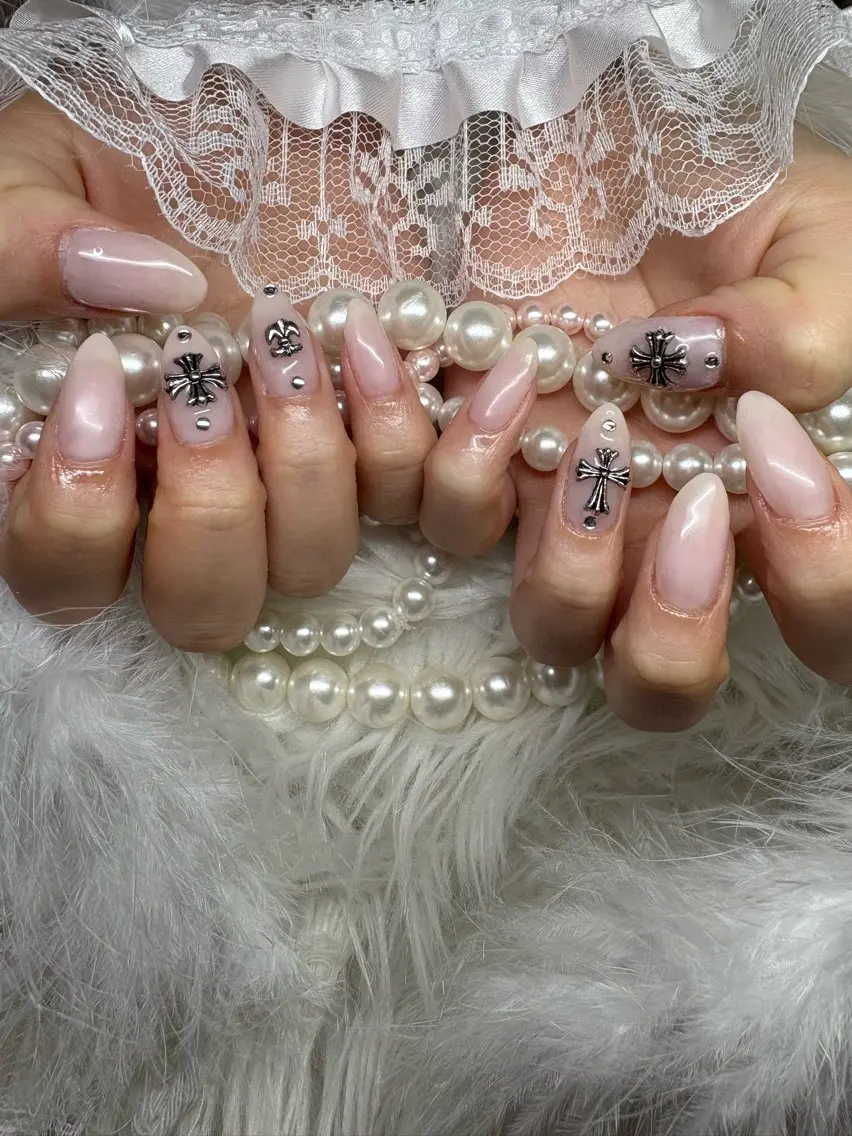 セミロング ハンドネイル Pink Alice ふうなのネイルデザイン