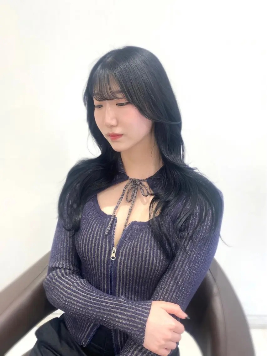 ロング カラー 黒髪 ブルーカラー ブルーブラック 透明感カラー 岡山 愛のヘアスタイル