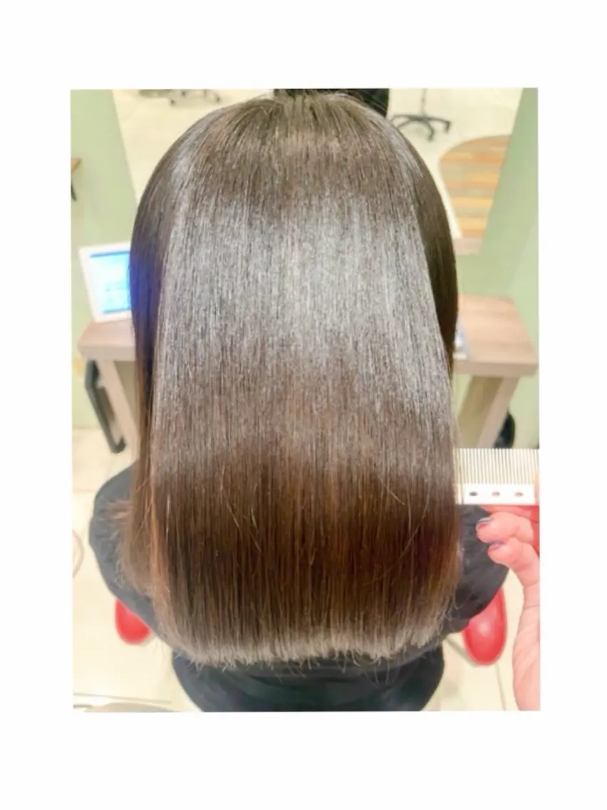 セミロング カット 縮毛矯正 TSUKADA 美髪矯正&艶カラーのヘアスタイル