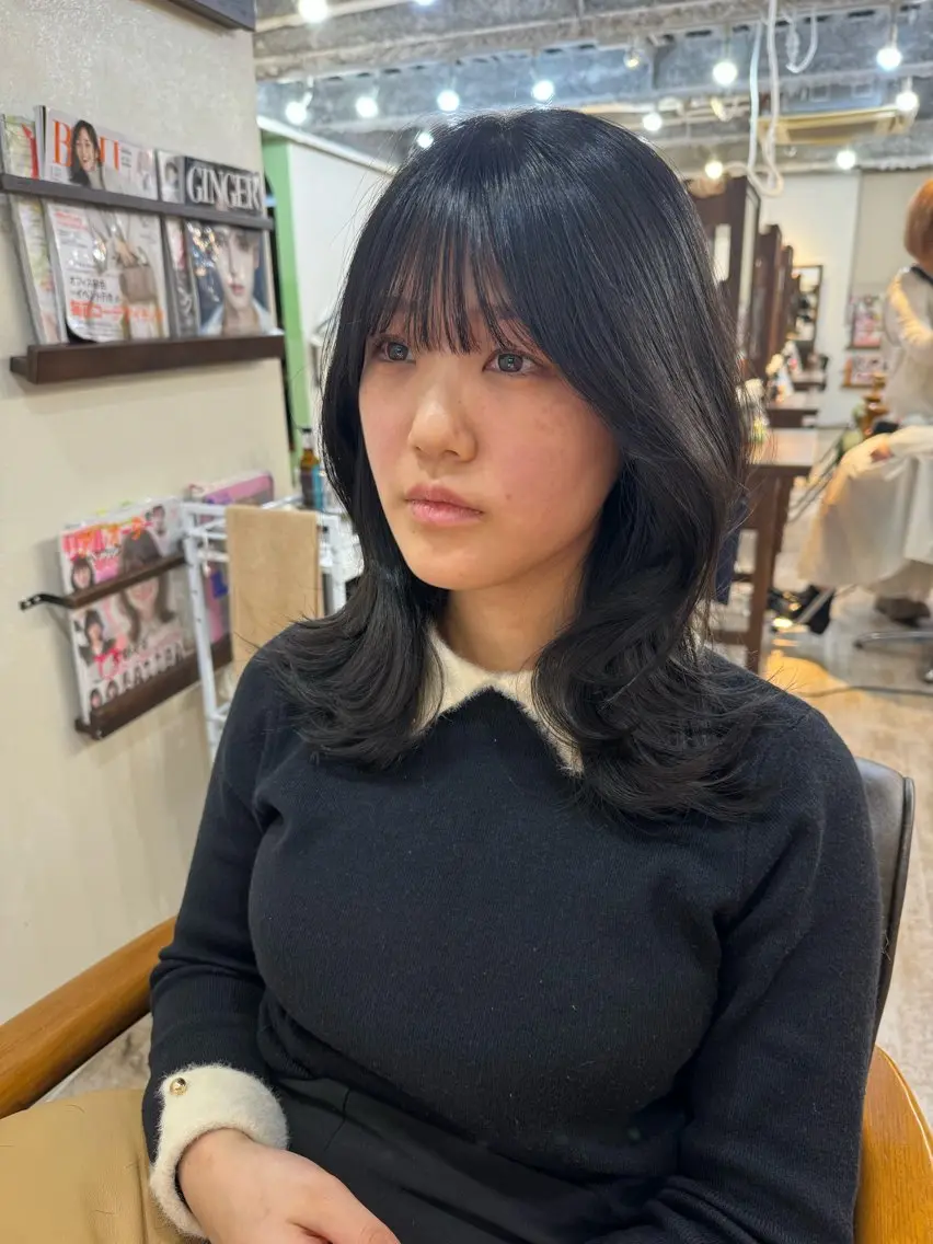 ミディアム カット ヘアカラー トリートメント レイヤーカット 中屋光貴のヘアスタイル