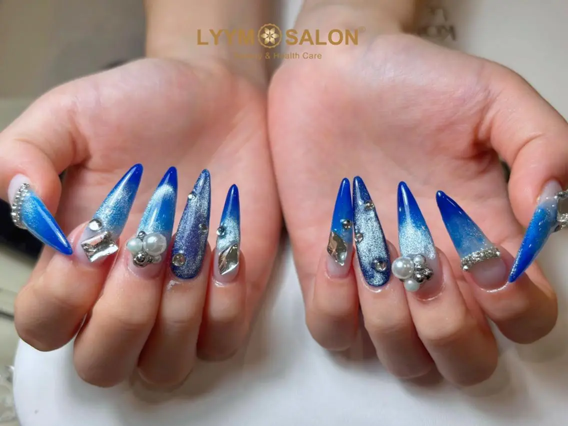 ネイル ブルー 韓国ネイル ロングネイル マグネットネイル 夏ネイル ハンドネイル LYYM Salonのネイルデザイン