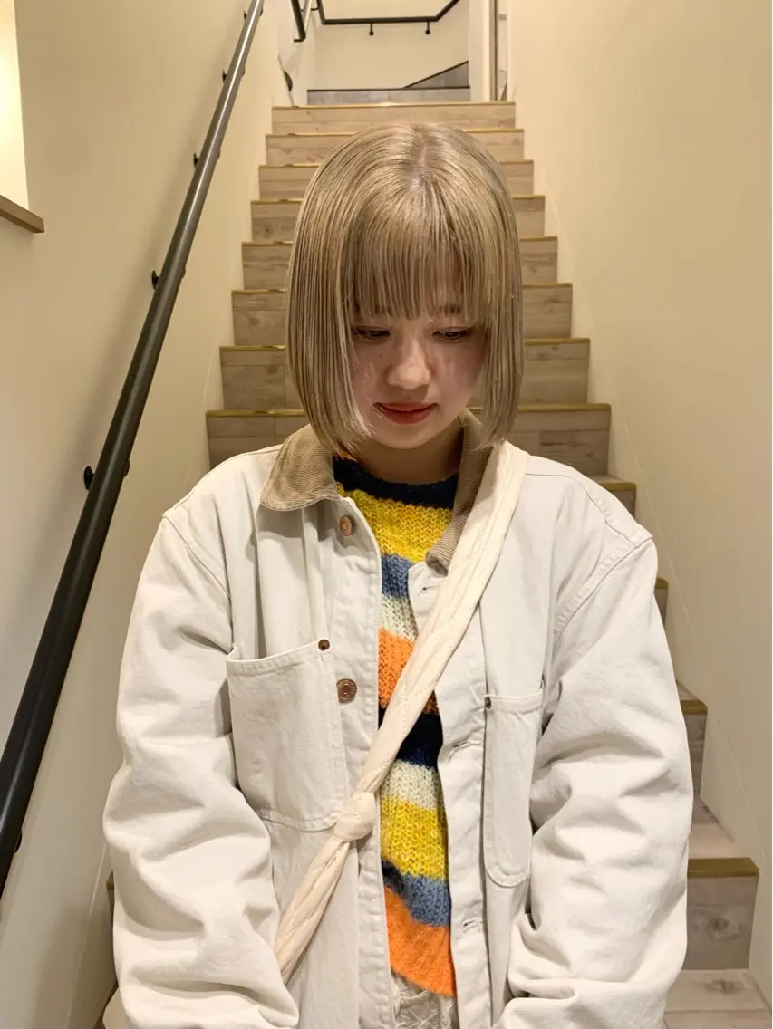 ショート カラー ブリーチ ブロンド ハイトーンカラー ボブ カット ヘアカラー 落合希 Olivebeigeのヘアスタイル