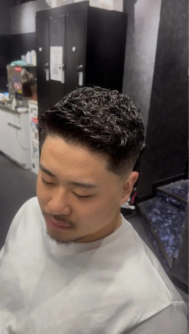 【直毛救済⁉️】漢のアイロンパーマ💈の写真