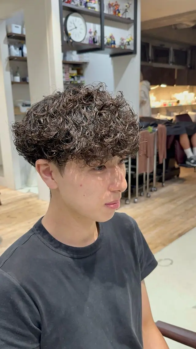 パーマ メンズ メンズパーマ プードルパーマ 波巻きパーマ プードルパーマ カット パーマ fifth原宿 宮部蓮のヘアスタイル