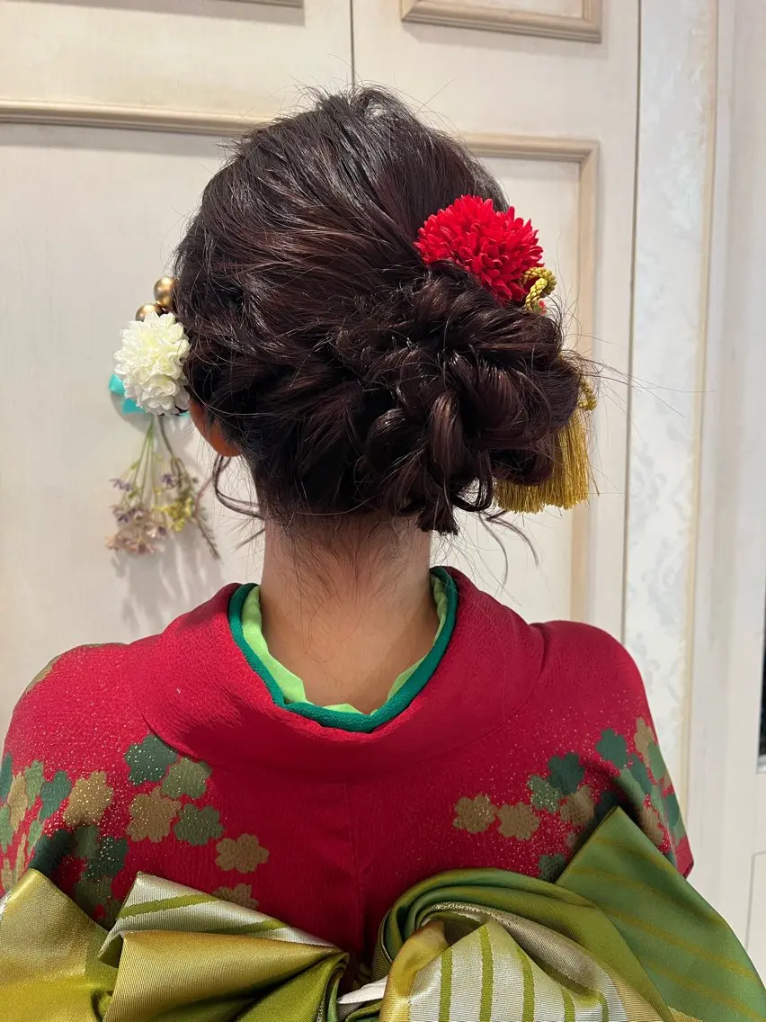 セミロング ヘアアレンジ 成人式 透明感カラー/ 髪質改善/レイヤーのヘアスタイル