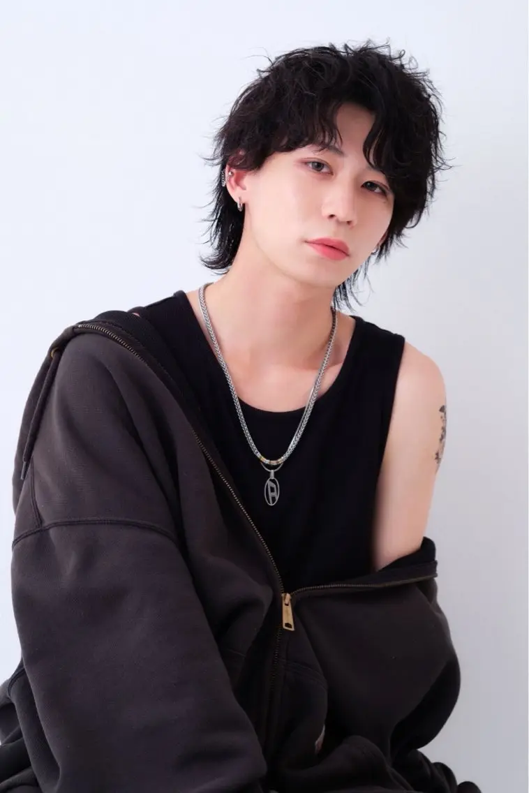 メンズ ダブルカラー寒色系 ボリューム改善ハヤトのヘアスタイル
