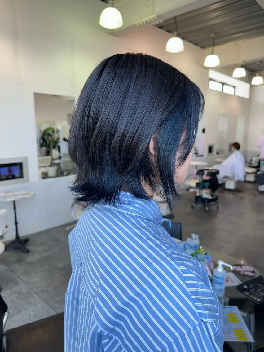 ショート カラー ボブレイヤー ブルーカラー ボブ レイヤーカット 🫧ヒシダアキ taboo.i🫧のヘアスタイル