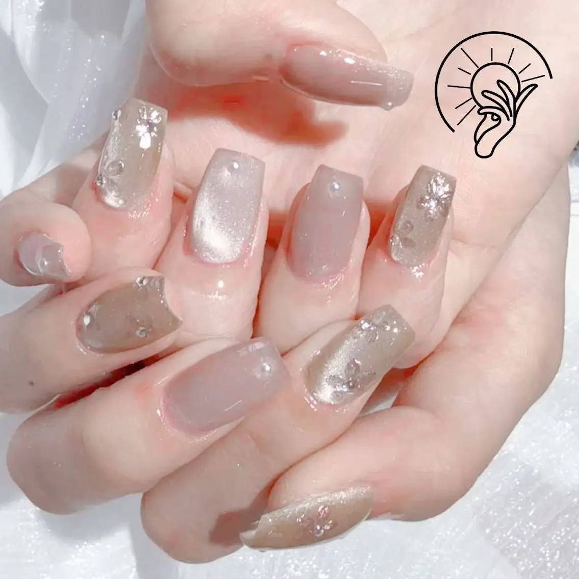 ネイル チークネイル 長さ出し フラワーネイル フレンチネイル ガーリー sun nail池袋 モデル募集のネイルデザイン