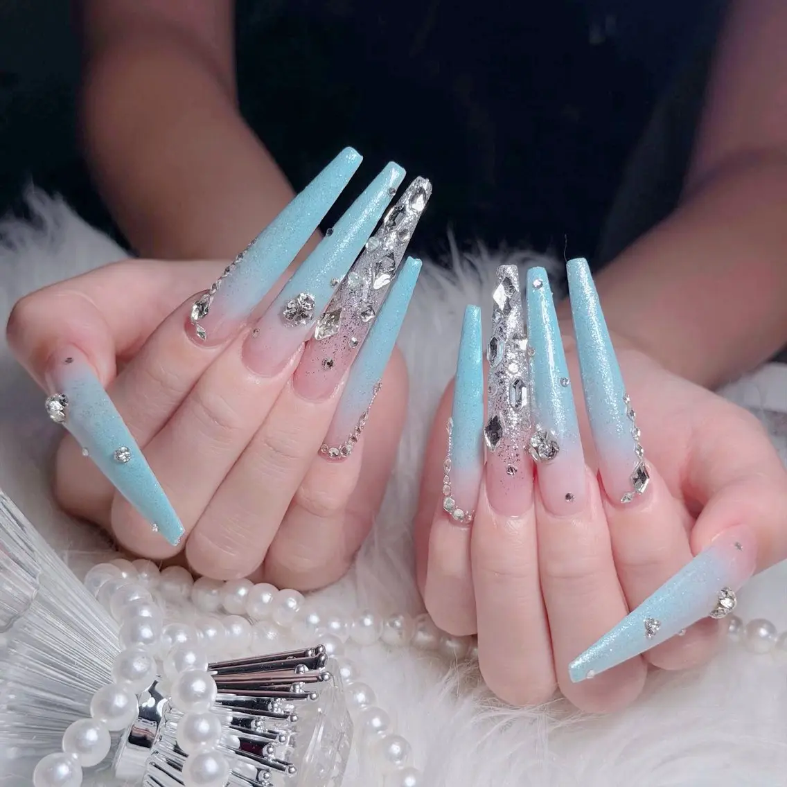 ネイル オーロラネイル クリアネイル 成人式 フラッシュネイル ジェルネイル ハンドネイル Amee Nail Salonのネイルデザイン