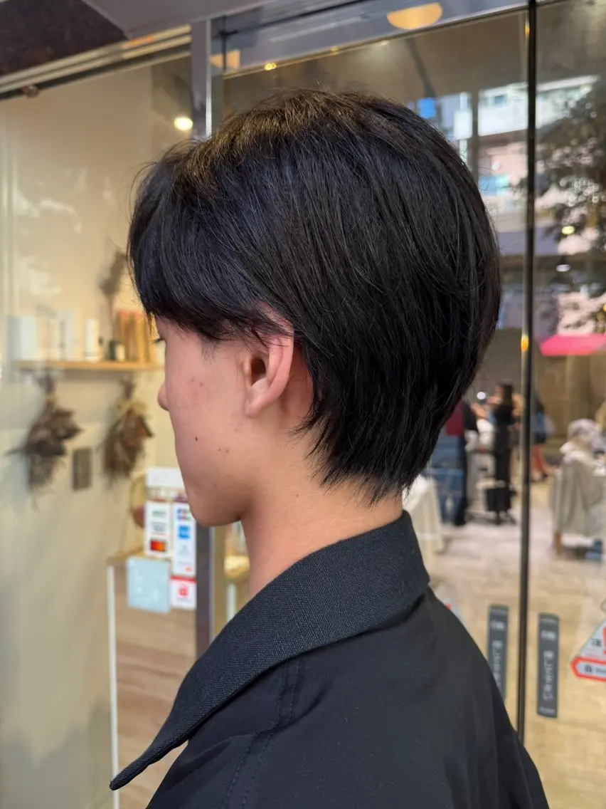 ショート メンズ センターパート ダウンパーマ フェザーパーマ メンズハイライト メンズ韓国風 藤崎百道メンズカット Zina/森井唯央のヘアスタイル
