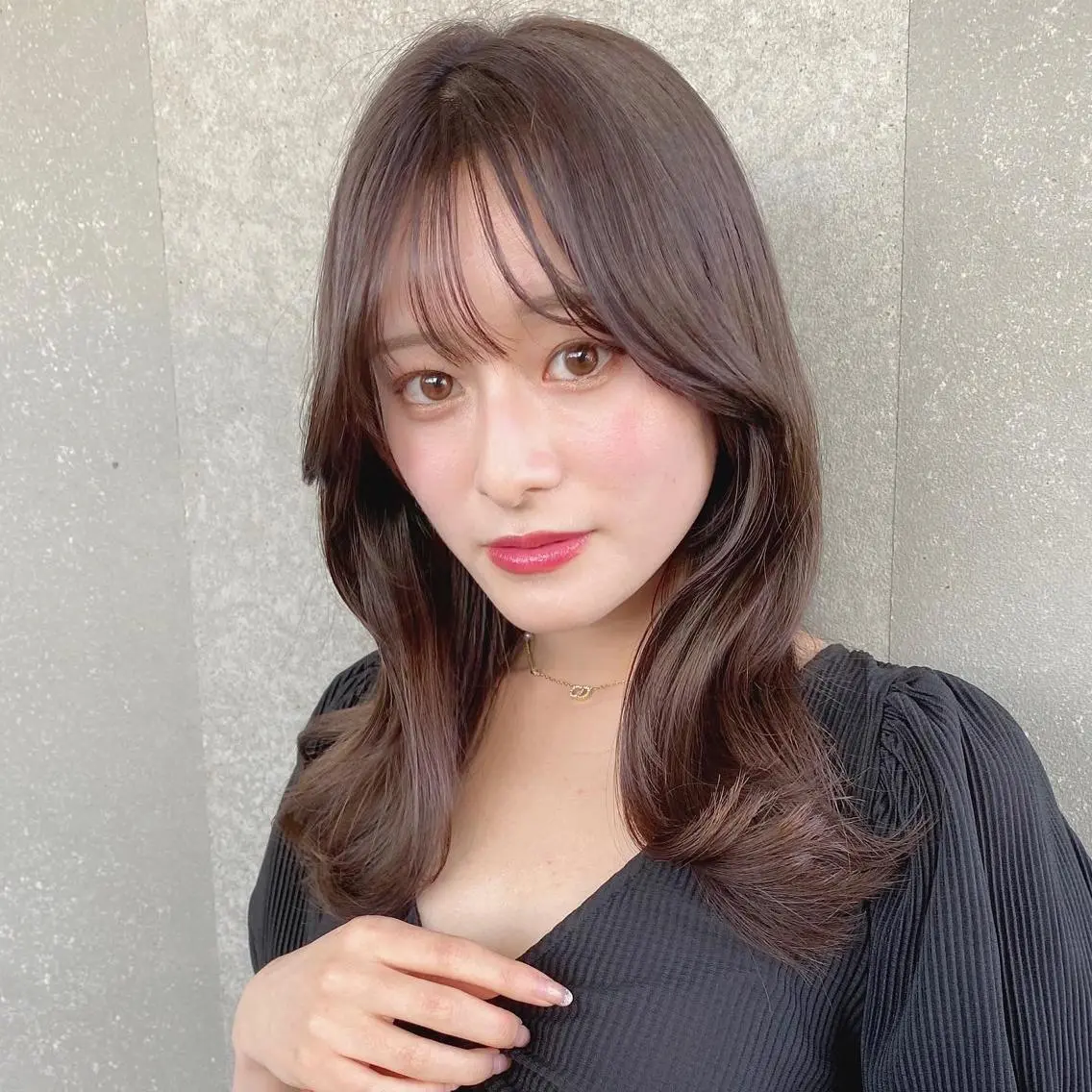 セミロング カット ヘアカラー トリートメント 山本翔一郎 韓国顔周りレイヤーのヘアスタイル