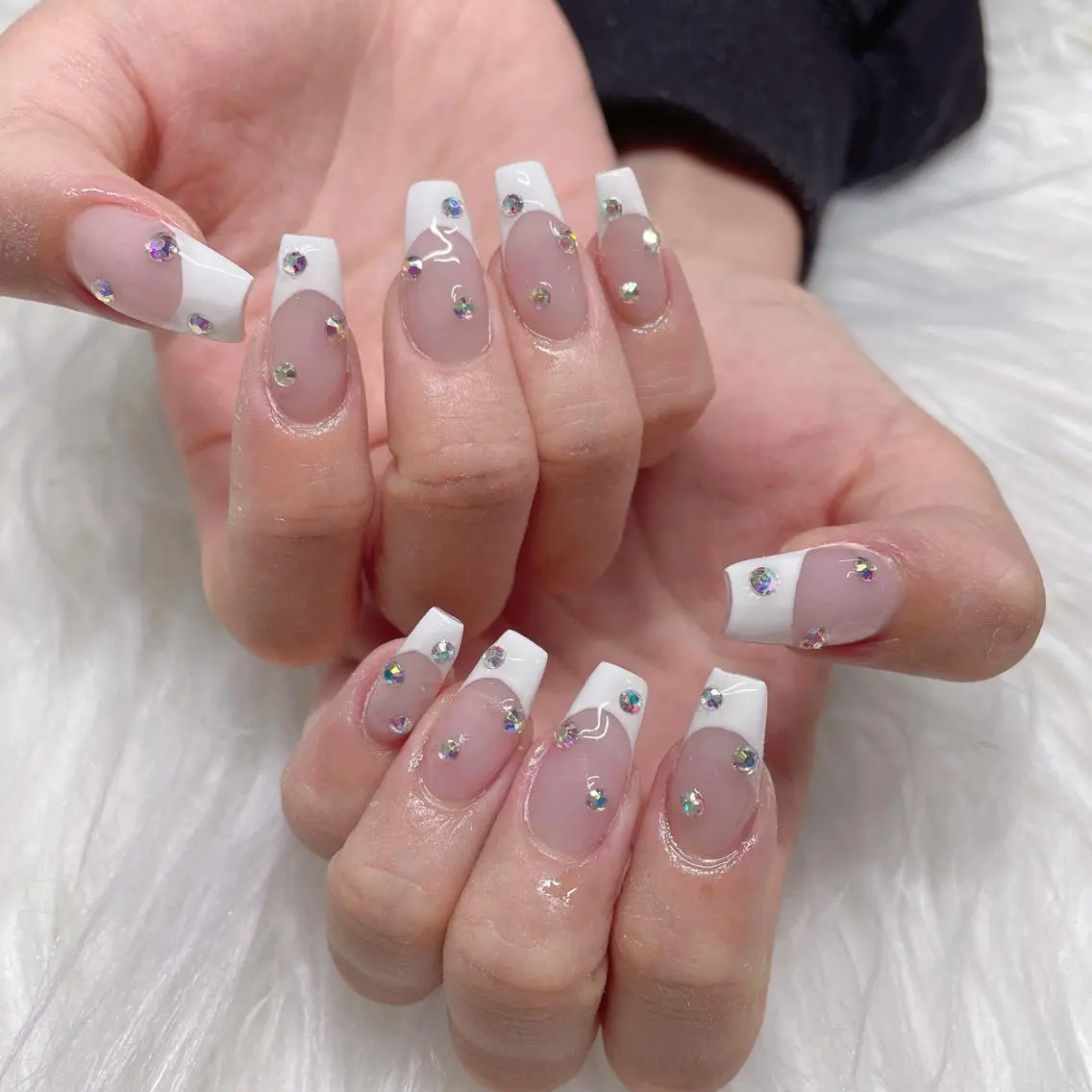 ミディアム ネイル Y. Sのネイルデザイン