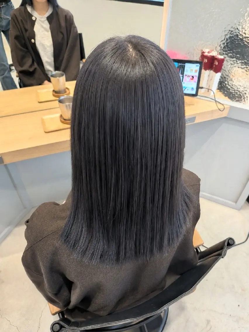 カラー セミロング 古屋 美春のヘアスタイル